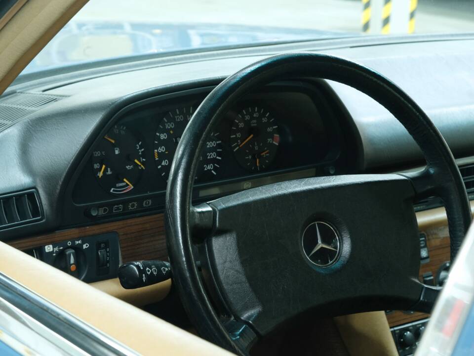 Bild 37/50 von Mercedes-Benz 280 SE (1983)