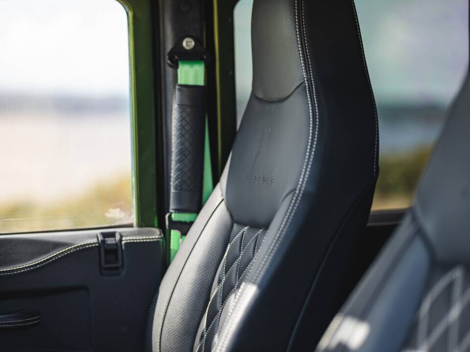 Immagine 27/50 di Land Rover Defender 110 (2005)