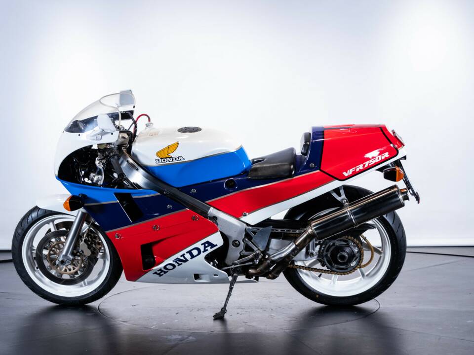 Bild 1/50 von Honda VFR 750R RC 30 (1988)
