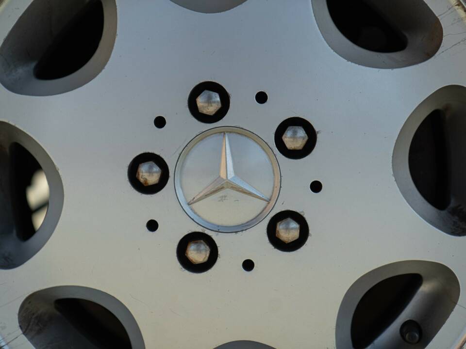 Afbeelding 15/50 van Mercedes-Benz 200 CE (1992)