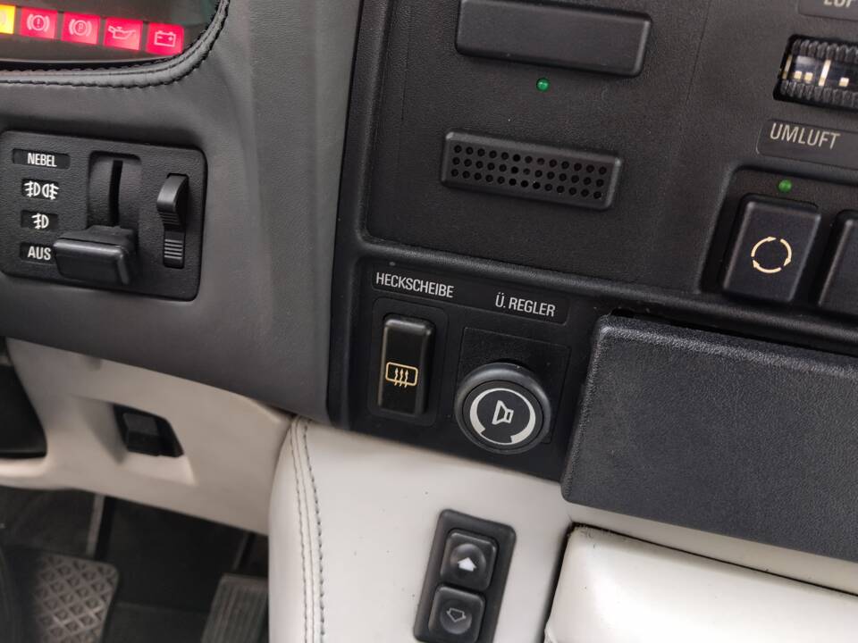 Bild 71/113 von BMW 735i (1986)