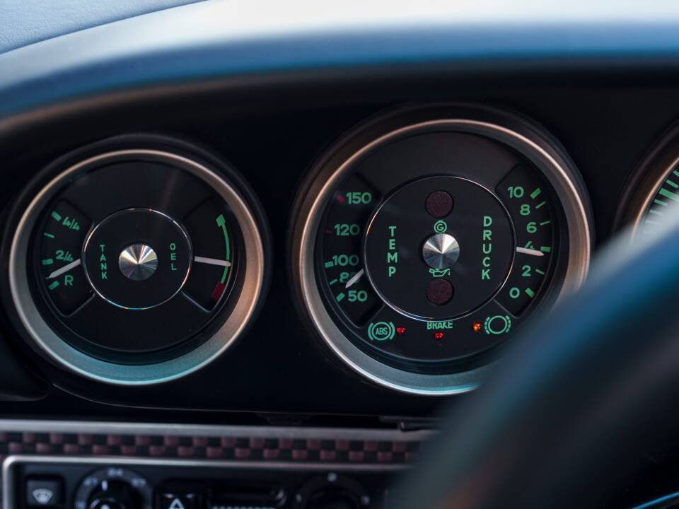 Image 20/34 of Porsche 911 Singer (2023)