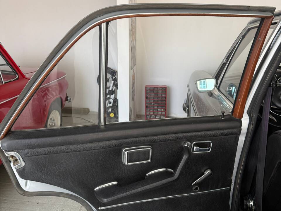 Immagine 17/27 di Mercedes-Benz 280 SE (1971)