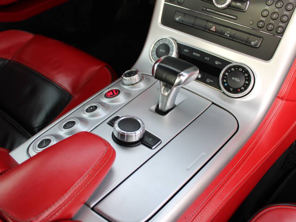 Image 43/57 of Mercedes-Benz SLS AMG (2010)