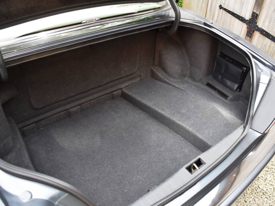 Image 34/40 of Jaguar XJ 6 4.0 Sovereign (1995)