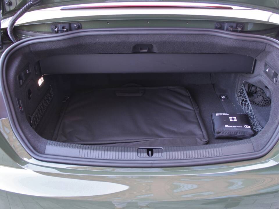 Image 16/19 of Audi A5 2.0 TDI S-Line (2024)