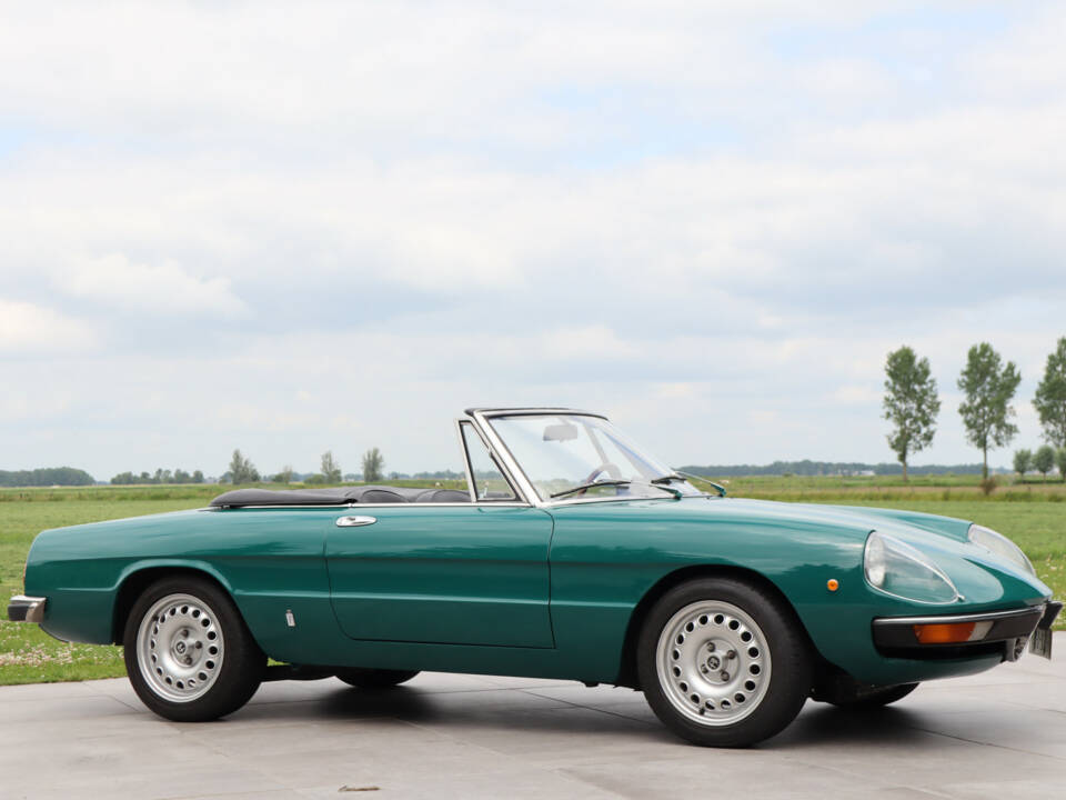 Image 25/50 of Alfa Romeo 2000 Spider Veloce (1979)