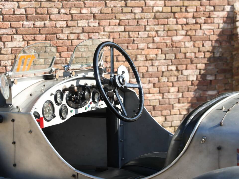 Obraz 50/50 pojazdu Invicta 4.5 Litre A-Type High Chassis (1927)
