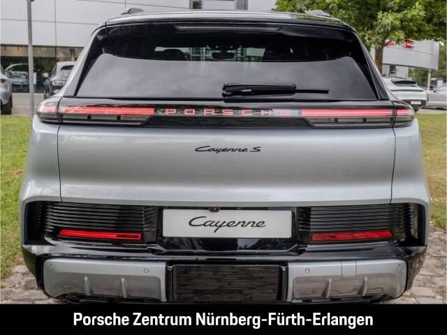 Image 4/50 of Porsche Cayenne S Electric (2026)
