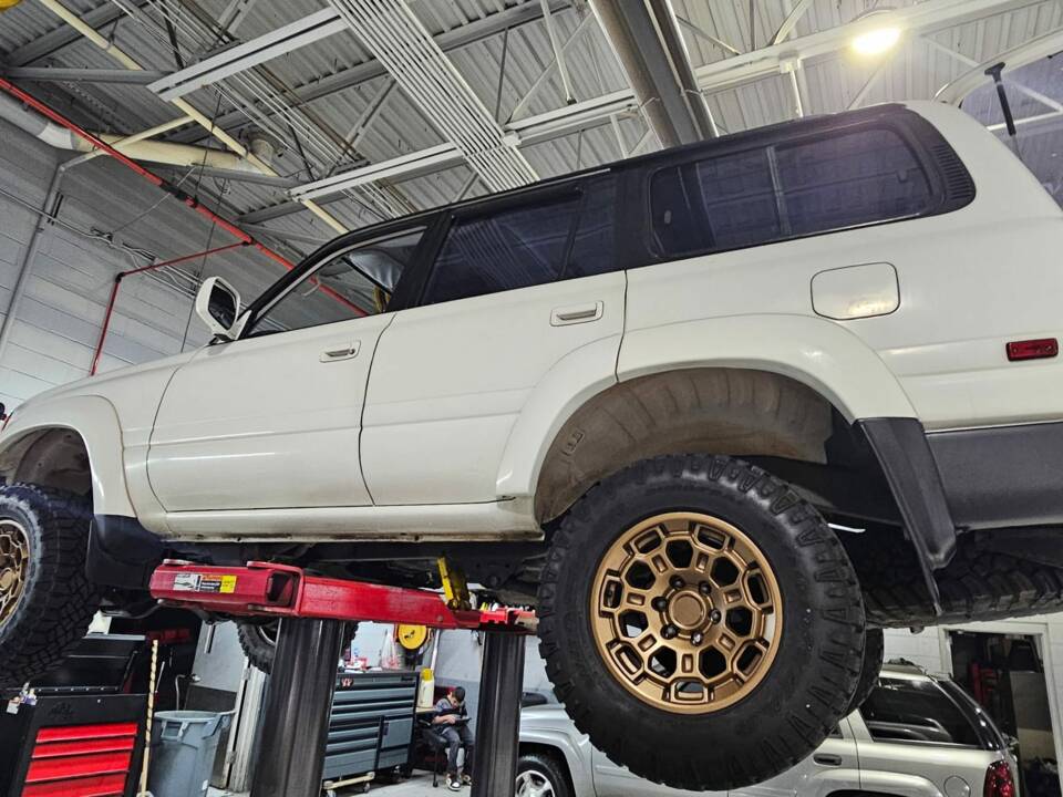 Image 31/48 de Toyota Land Cruiser FJ80 (1992)