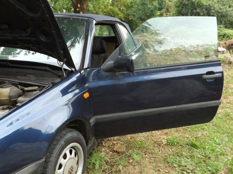 Image 47/50 of Volkswagen Golf III Cabrio 1.6 (1996)