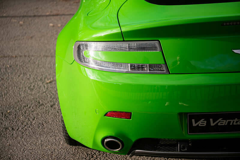 Immagine 35/43 di Aston Martin V8 Vantage (2010)