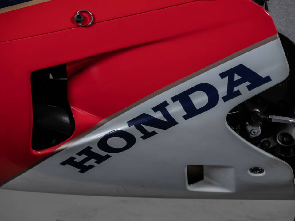Image 8/29 of Honda VFR 750R RC 30 (1991)