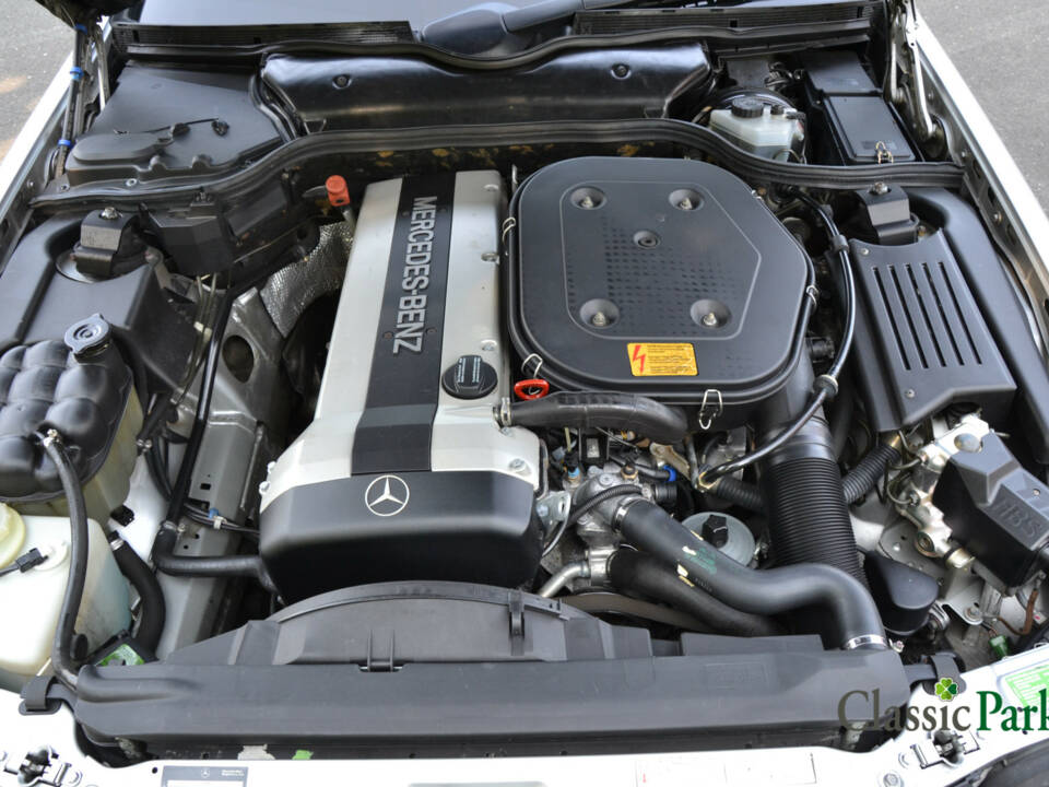 Image 14/50 of Mercedes-Benz 300 SL-24 (1993)