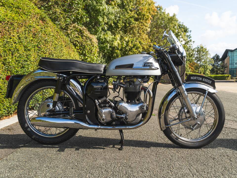 Image 1/10 of Norton 650 SS (1964)