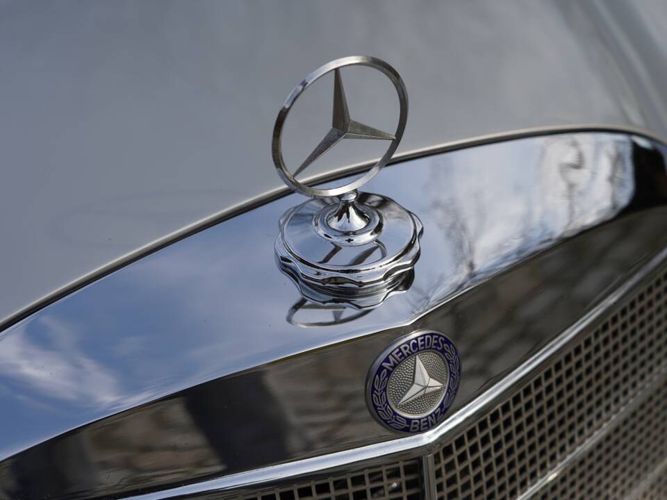 Image 13/13 of Mercedes-Benz 220 SE b (1962)