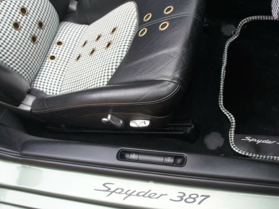 Image 74/99 of Porsche Boxster S (2005)