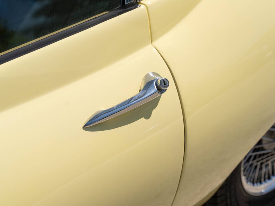 Image 6/78 de Jaguar E-Type (1969)