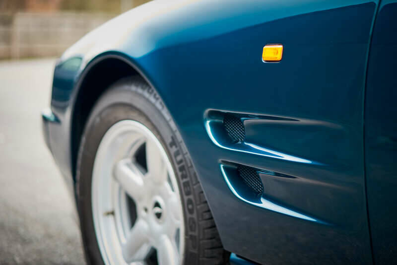 Image 38/50 of Aston Martin Virage Volante (1993)