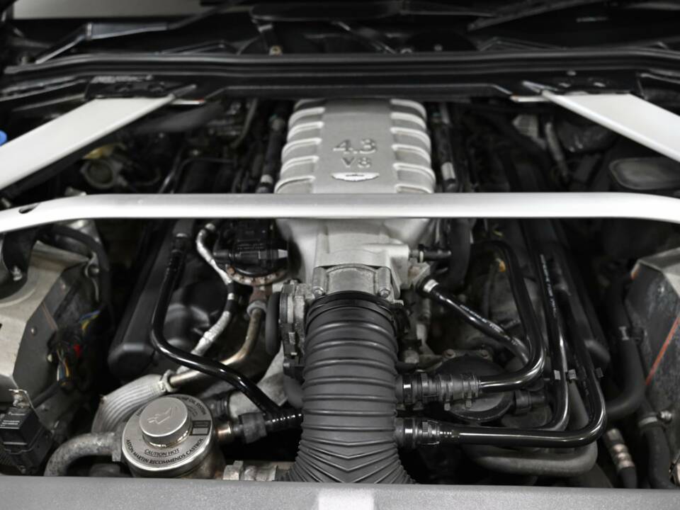 Image 40/50 de Aston Martin V8 Vantage (2006)