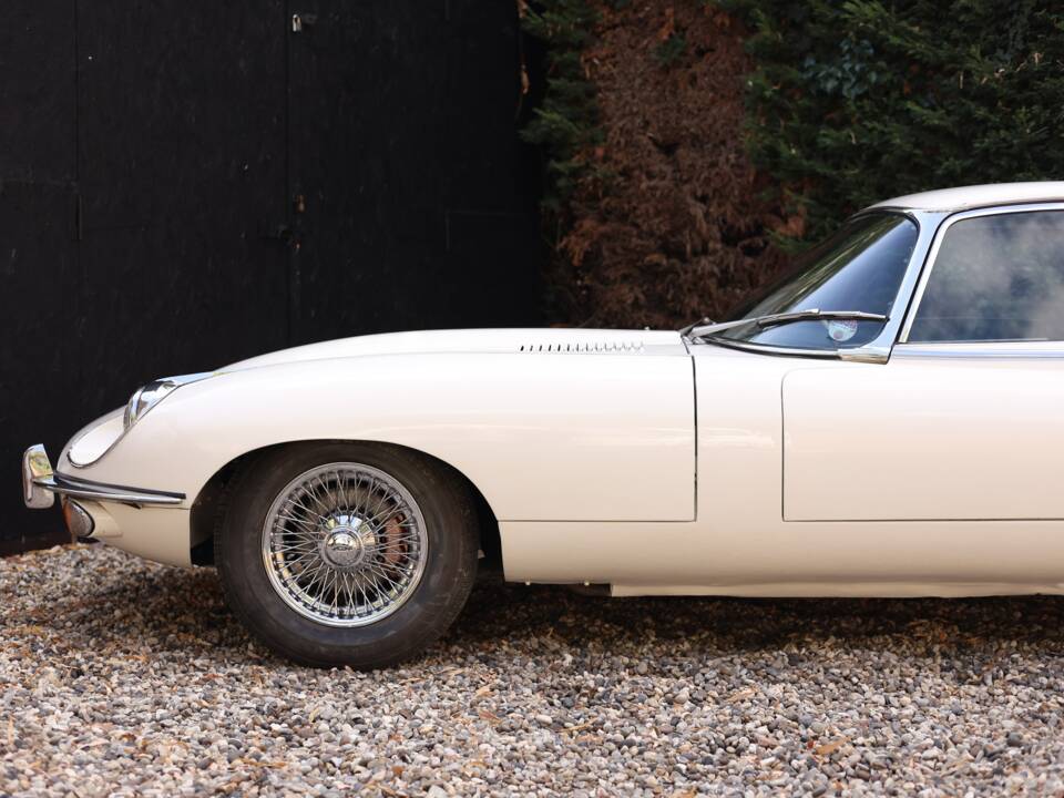Image 13/50 de Jaguar Type E (2+2) (1970)
