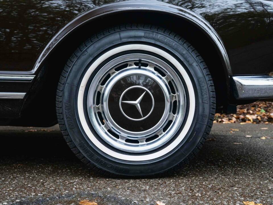 Image 12/28 of Mercedes-Benz 280 SL (1971)