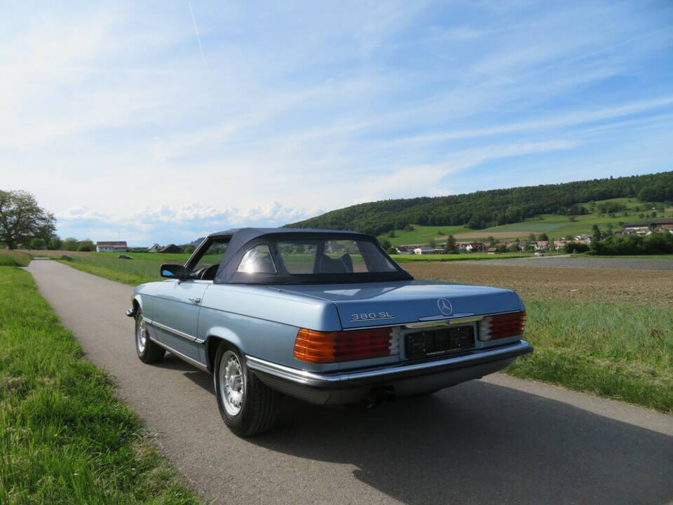 Bild 7/25 von Mercedes-Benz 380 SL (1985)