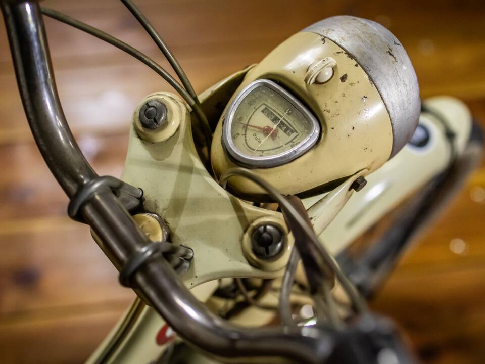 Imagen 6/12 de Lohner Motobécane Mobylette AV44 (1900)