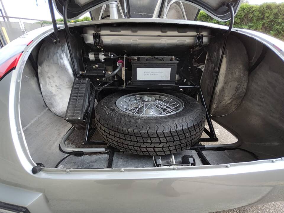 Image 28/51 of Mercedes-Benz 300 SLR (1955)