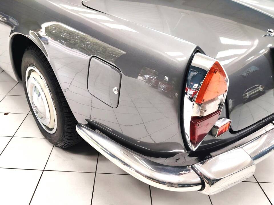 Afbeelding 12/55 van Lancia Flaminia GT 2.5 3C Touring (1963)