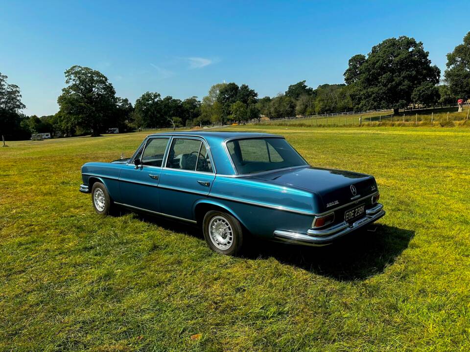 Image 7/57 de Mercedes-Benz 280 SE 3,5 (1972)