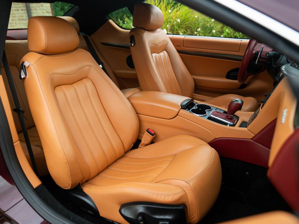 Image 38/50 of Maserati GranTurismo 4.2 (2009)