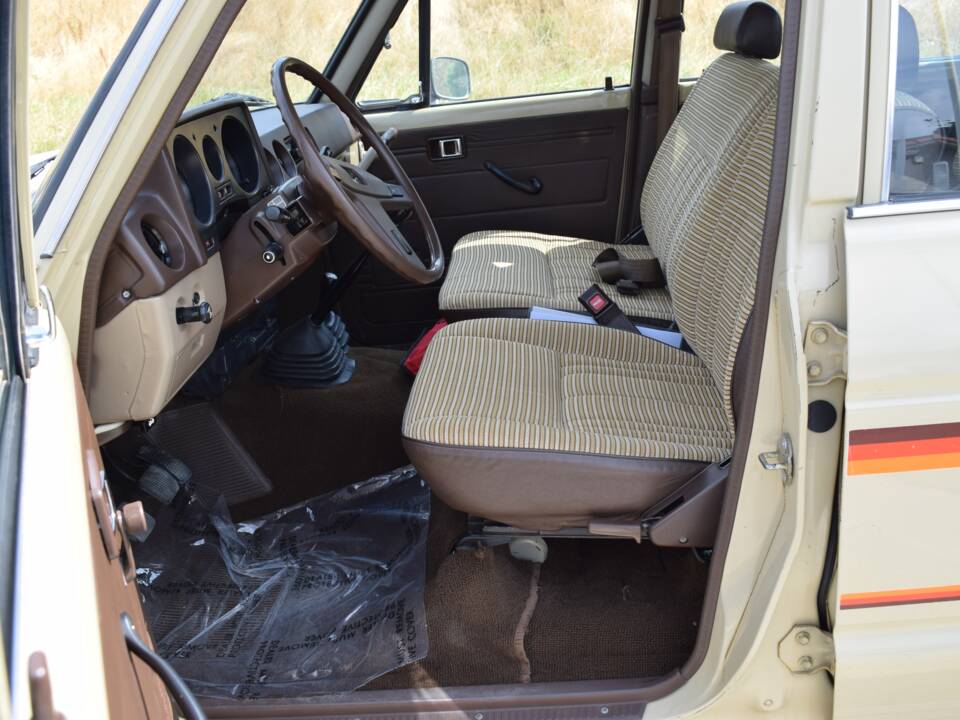 Image 8/24 of Toyota Land Cruiser FJ 60 (1984)