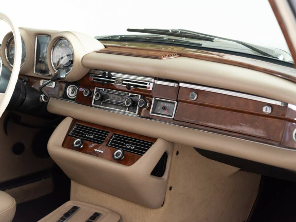 Bild 35/42 von Mercedes-Benz 280 SE 3,5 (1971)