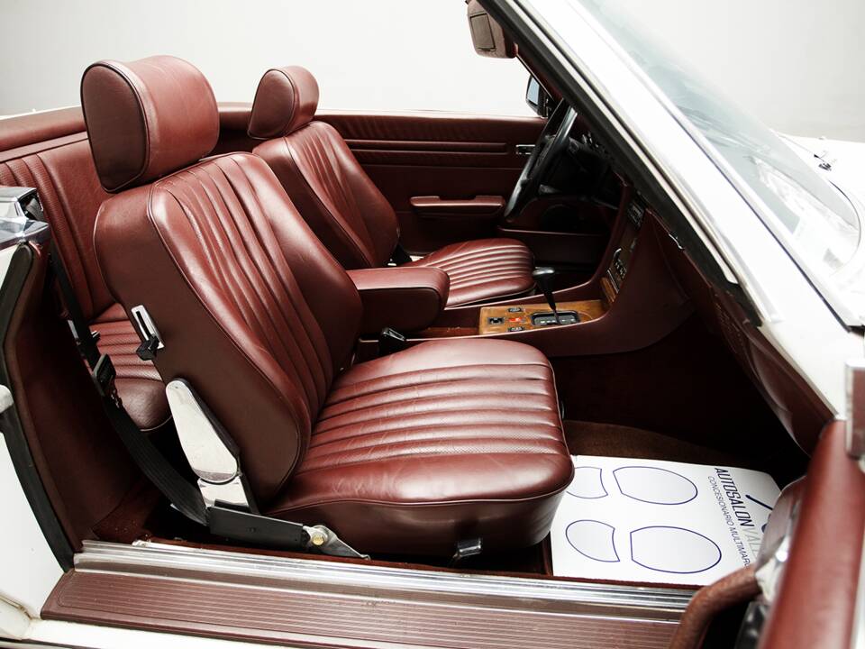 Image 26/48 of Mercedes-Benz 560 SL (1988)