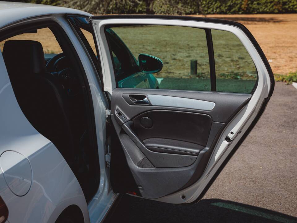Imagen 36/42 de Volkswagen Golf VI GTI (2011)