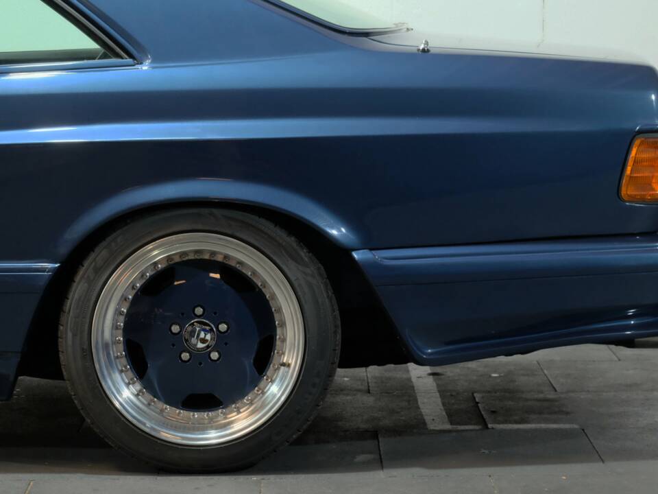 Image 22/29 of Mercedes-Benz 500 SEC (1985)