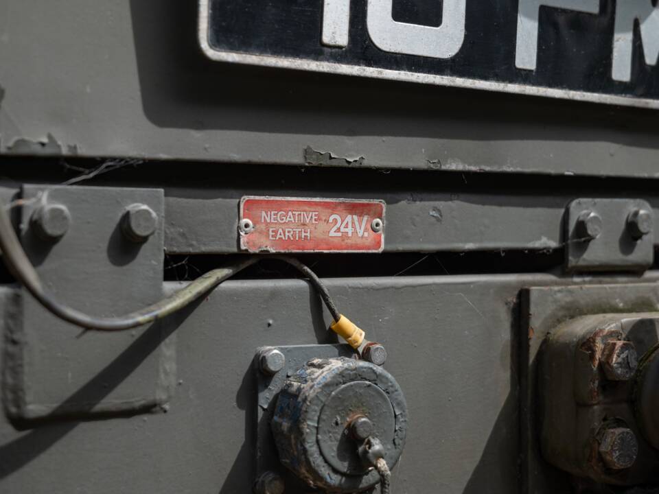 Image 9/50 de Land Rover 88 (1974)