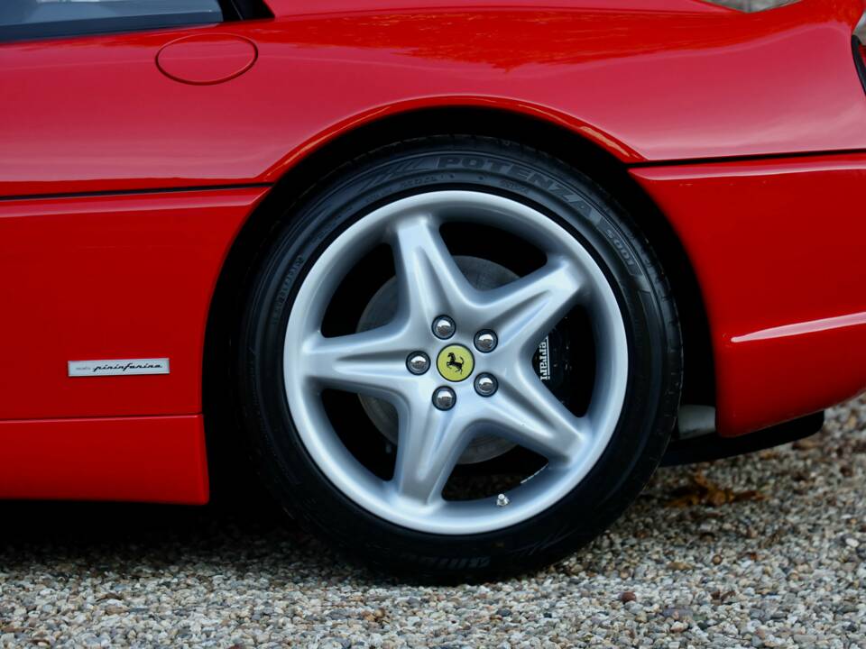 Immagine 20/50 di Ferrari F 355 Berlinetta (1996)