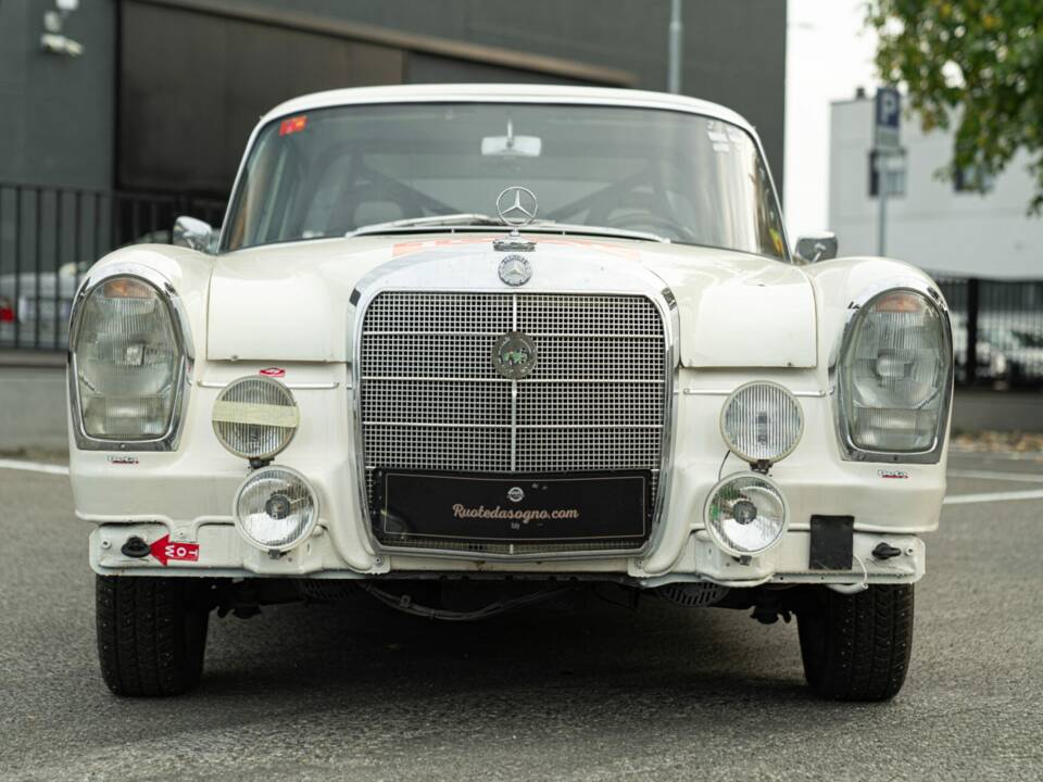 Imagen 8/50 de Mercedes-Benz 220 S (1967)