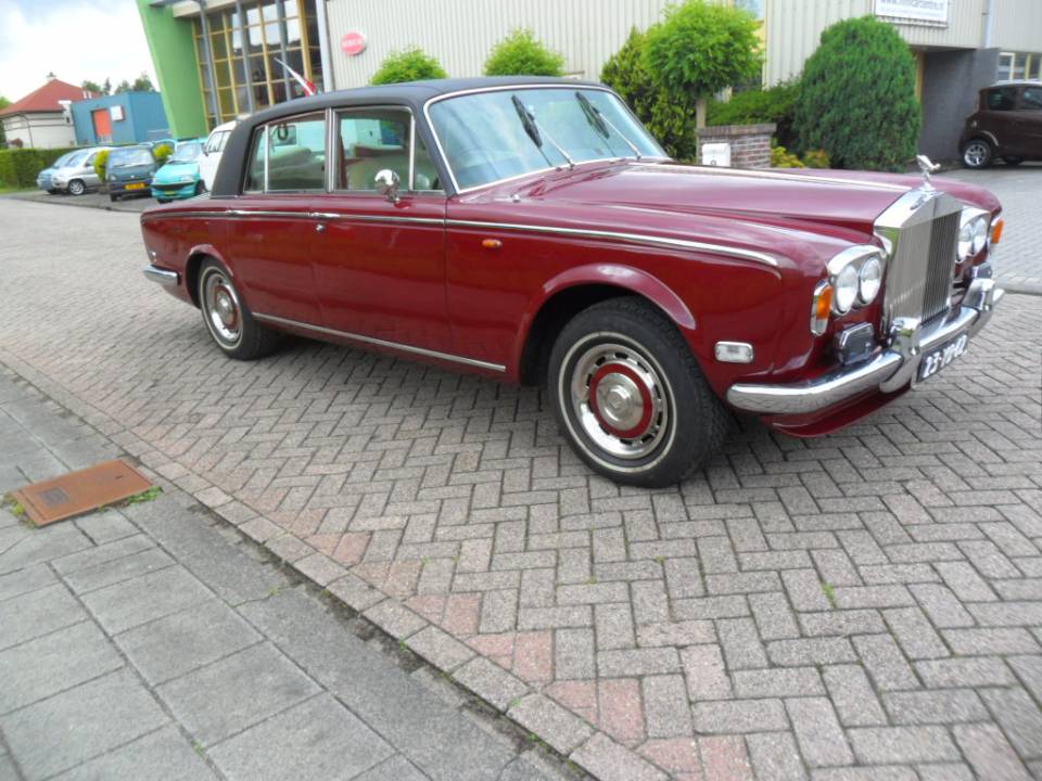 Image 3/20 of Rolls-Royce Silver Shadow I (1975)