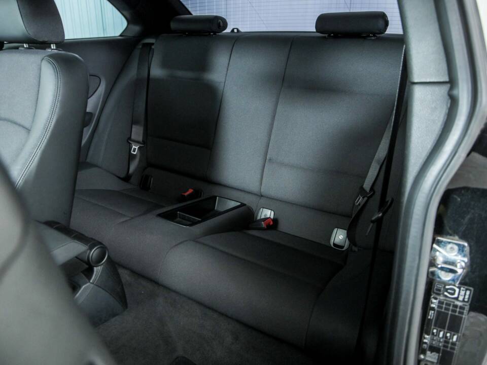 Image 41/50 of BMW 125i (2008)