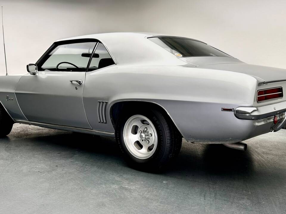 Image 2/14 of Chevrolet Camaro (1969)