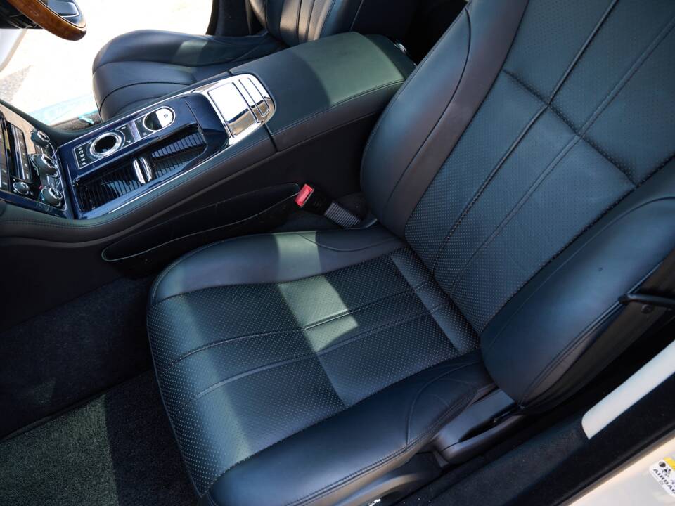 Bild 24/50 von Jaguar XJ 5.0 (2012)