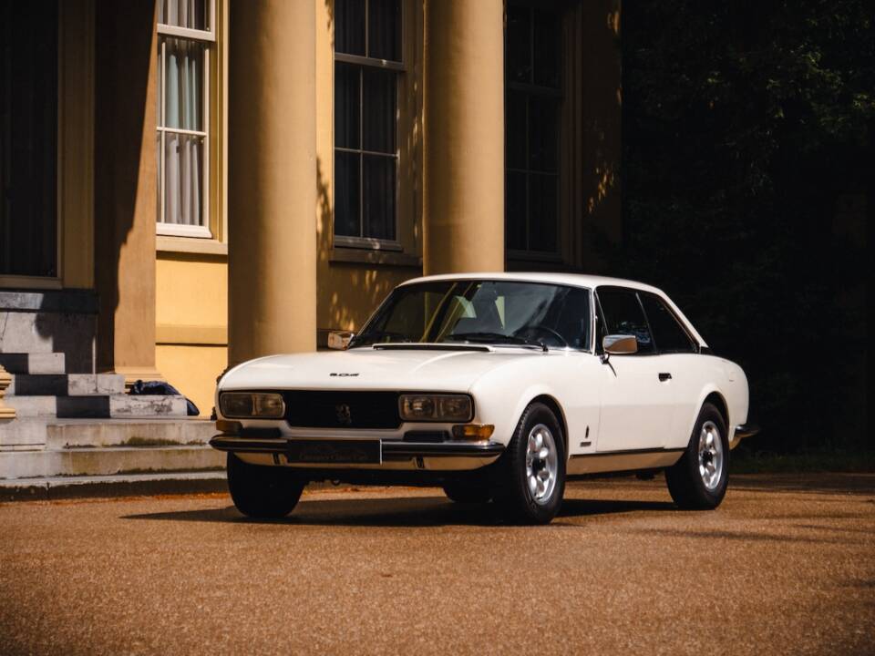 Image 2/33 of Peugeot 504 Coupé (1979)