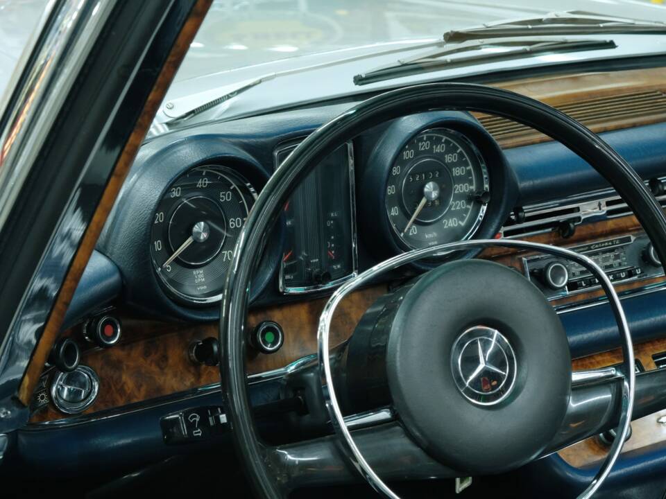 Image 23/50 of Mercedes-Benz 280 SE 3,5 (1970)