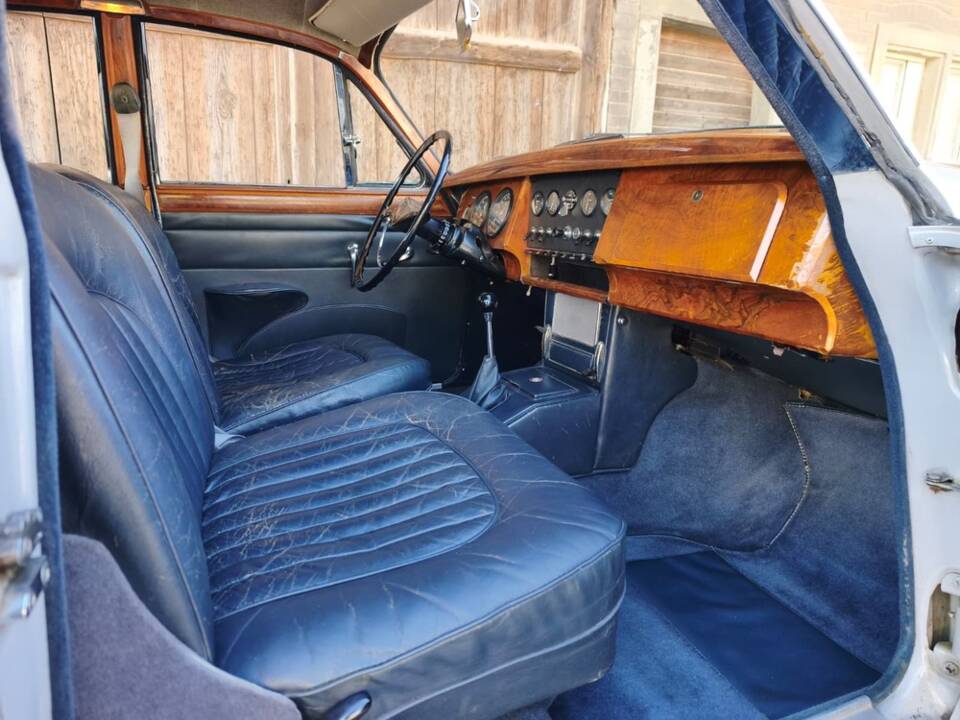 Image 6/27 of Jaguar Mk II 2.4 (1967)