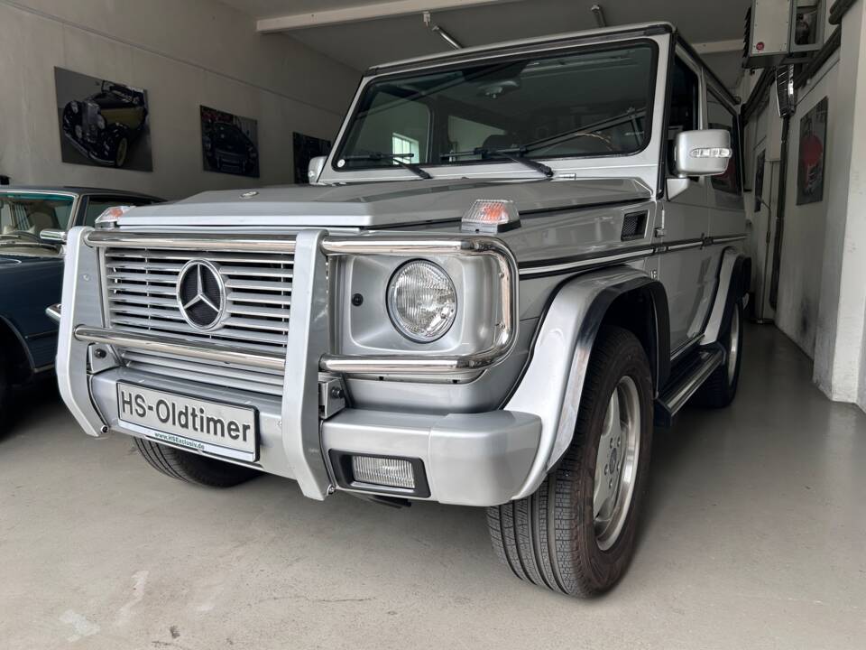 Image 2/28 of Mercedes-Benz G 500 (SWB) (1999)