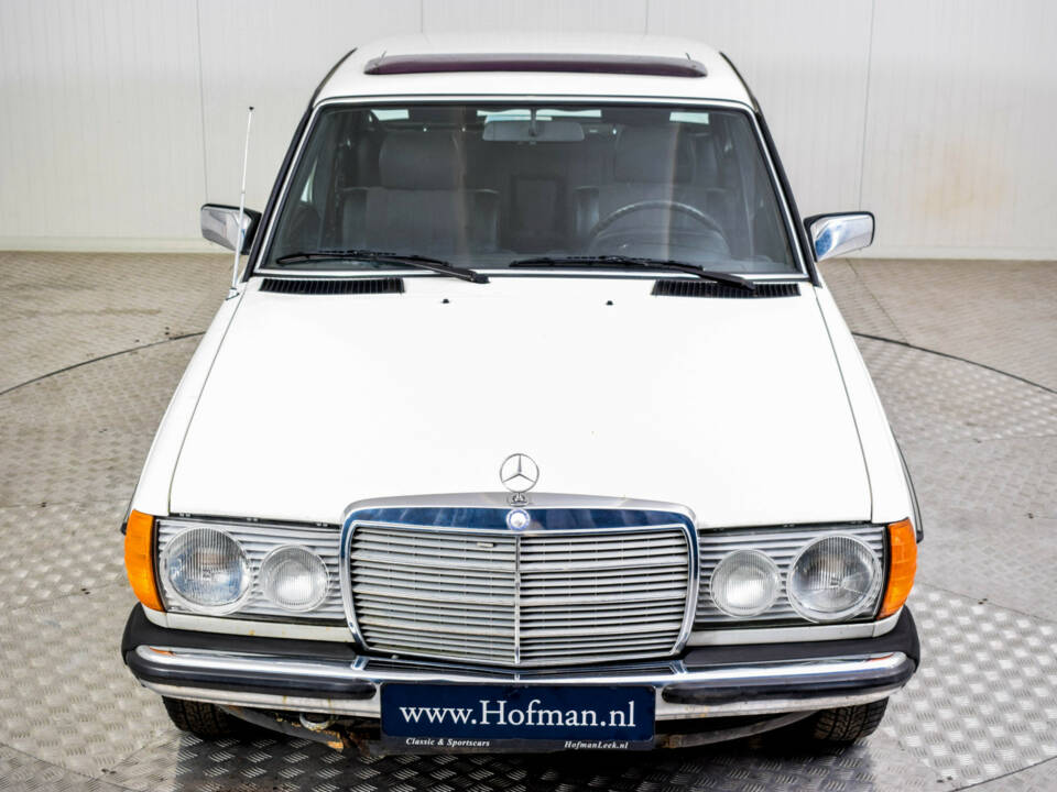 Immagine 3/46 di Mercedes-Benz 240 D (1982)