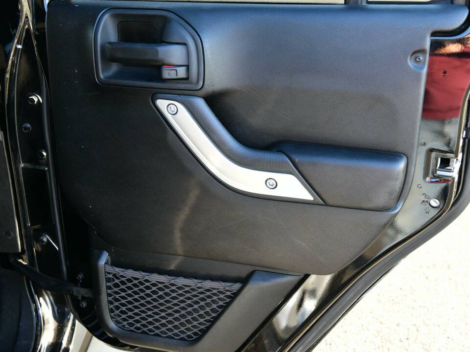 Image 39/50 de Jeep Wrangler Sahara 4.0L (2014)
